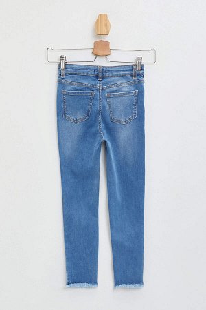 джинсы Размеры модели: рост: 1,3 Надет размер: 7/8  Эластан2%,Хлопок 98%