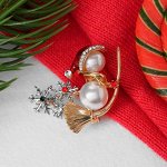Брошь новогодняя &quot;Снеговичек&quot; на метле, цветная в золоте