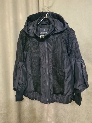 Куртка Куртка Пекин. Осень, на синтепоне. Цвет черный, укороченная, со съёмным капюшоном.
