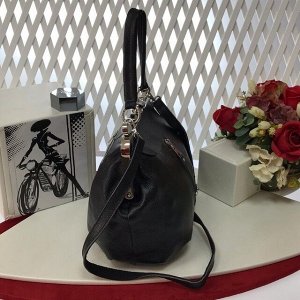 Дизайнерская сумочка El_Sound из матовой мелкозернистой кожи с замочком "поцелуйчик" черного цвета.
