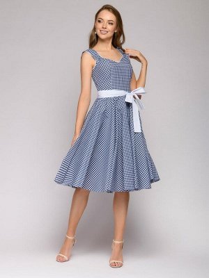 Платье белое в голубую клетку с ажурным вырезом и поясом