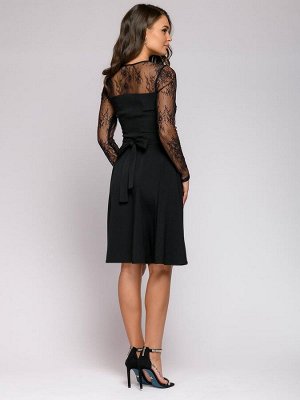 Платье черное длины мини с кружевной отделкой