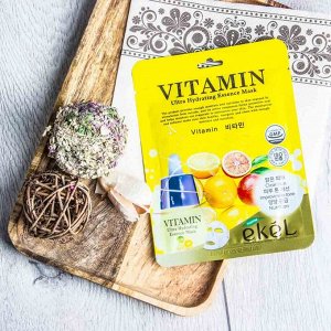 Тканевая маска для лица   с витамином С, для всех типов кожи Ekel Vitamin Ultra Hydrating Essence Mask