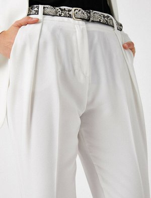 брюки Материал: %100 ПолиэстерПараметры модели: рост: 176 cm, грудь: 88, талия: 60, бедра: 90 Надет размер: 36