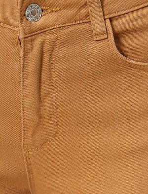 брюки Материал: %98 хлопок, %2 Эластан Параметры модели: рост: 178 cm, грудь: 82, талия: 60, бедра: 90 Надет размер: 36