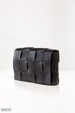 Черная сумка с оригинальным плетением