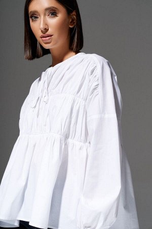 Блузка 100 хлопок Рост: 170 см. Блуза  женская   свободного  кроя  выполнена    из хлопкового  полотна.   Горловина   овальная  на  обтачке   и    V образным   вырезом   с  декоративными  завязками.  