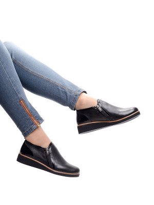 Туфли Страна производитель: Турция
Размер женской обуви: 36, 36, 37
Полнота обуви: Тип «F» или «Fx»
Сезон: Весна/осень
Тип носка: Закрытый
Форма мыска/носка: Закругленный
Каблук/Подошва: Плоская подош