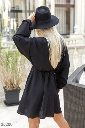 Свободное шелковое платье черного цвета