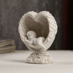 Сувенир полистоун "Малыш спящий в сердце из крыльев" белый 7,8х6,8х4 см