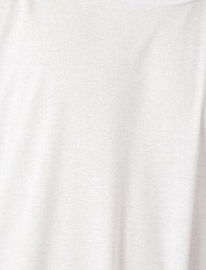 футболка Материал: %100вискоз Параметры модели: рост: 186 cm, грудь: 91, талия: 75, бедра: 94 Надет размер: M