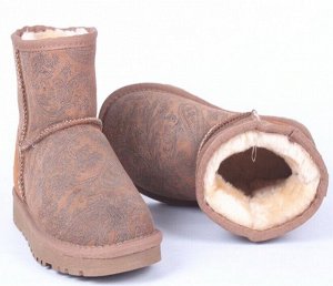 Угги Натуральная кожа-замша, внутри толстый искусственный мех. Угги — это качественная утеплённая обувь. Она включает в себя уникальный дизайн, удобство в носке, натуральность и прочность. Угги имеют 