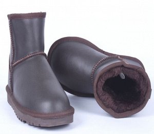 Угги Натуральная кожа, внутри толстый искусственный мех. Угги — это качественная утеплённая обувь. Она включает в себя уникальный дизайн, удобство в носке, натуральность и прочность. Угги имеют  прост