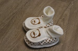 Пинетки Пинетки-носочки для малышей:

- выполнены из легкого и приятного на ощупь трикотажа, отлично тянутся и облегают ножку

- украшены аппликацией с мордочкой

- длина по стопе - 8 см