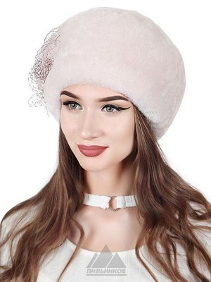 Женская шапка из мутона с украшениемЛиана