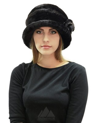 ШляпаВера Цвета Черный Шляпа «Вера» - это зимний головной убор, изготовленный из натурального меха австралийского мутона. Его глубокая посадка обеспечит Вам тепло и комфорт на улице зимой. За счет укр
