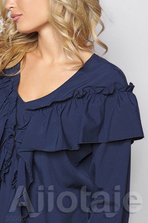 Блузка темно-синего цвета с воланами