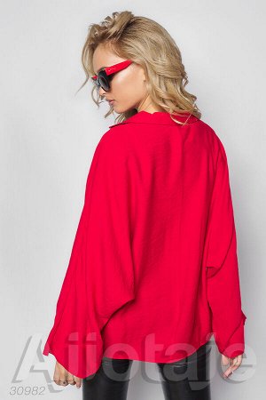 Блузка красного цвета с кружевом