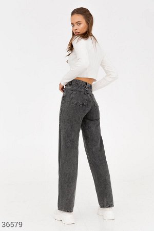 Трендовые джинсы с широкими штанинами