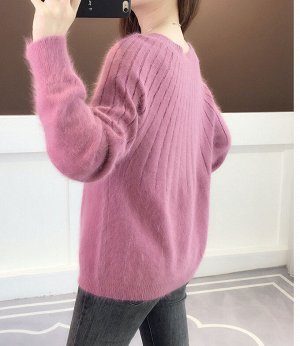 Мягкий свитер на осень и зиму розовый