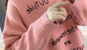 Осенне-зимний свободный свитер с буквами розовый