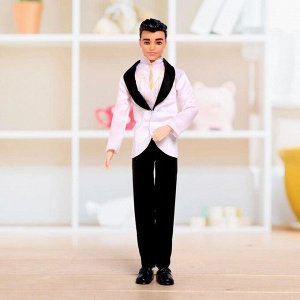 Кукла модель «Кен» в костюме