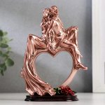 Сувенир полистоун &quot;Влюблённые на сердце&quot; золото с красным 15,5х10,5х6 см