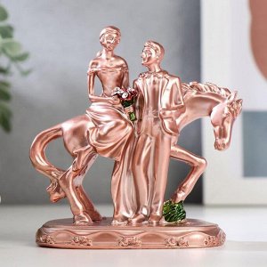 Сувенир полистоун "Свадебная пара и лошадь" золото с красным 11х10,7х5,5 см
