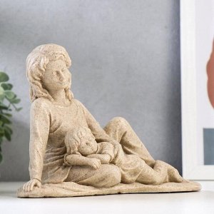 Сувенир полистоун "Мама и спящий ребёнок" песочный 14х20х8,5 см