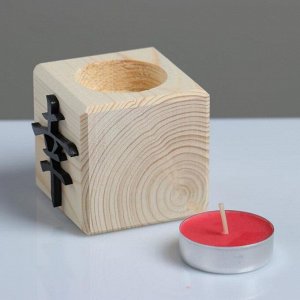 Свеча в деревянном подсвечнике "Куб, Иероглифы. Удача", 6х6х6 см, аромат вишни