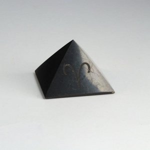 Пирамида из шунгита "Овен", полированная, 5 см