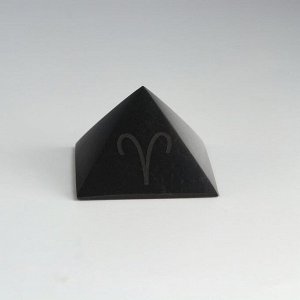 Пирамида из шунгита "Овен", полированная, 5 см