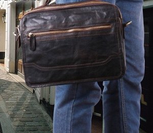 Ayan Большая многофункциональная деловая мужская сумка из натуральной кожи с элегантной отстрочкой и с двумя отделениями закрытыми на молнию. Впереди большой карман под клапаном и карман на молнии.  В