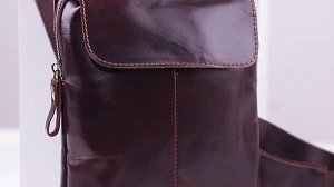 Okvan Многофункциональная мужская сумка  из натуральной кожи для спорта и отдыха, с вместительным отделением закрытым на молнию карманом на клапане. На тыльной стороне отдение на молнии. Цвет: коричне