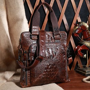 Tsezon Многофункциональная мужская стильная сумка , с вместительным отделением закрытым на молнию из натуральной кожи, стилизованным под кожу крокодила. Внутри вместительное отделение для наличных ден