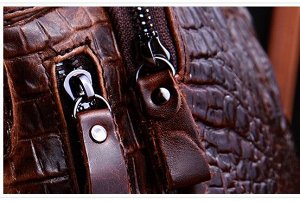 Tsezon Многофункциональная мужская стильная сумка , с вместительным отделением закрытым на молнию из натуральной кожи, стилизованным под кожу крокодила. Внутри вместительное отделение для наличных ден