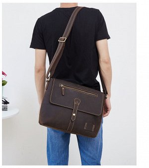 Aziz Большая многофункциональная  мужская сумка из натуральной кожи с очень вместительными отделениями закрытыми на молнию и клапан с пряжками. С возможностью носить как рюкзак. Впереди объемные карма