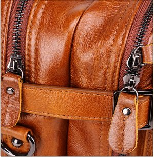 Aydar Большая многофункциональная  мужская сумка из натуральной кожи с очень вместительными отделениями закрытыми на молнию. С возможностью носить как рюкзак. Впереди объемные карманына молнии. Есть в