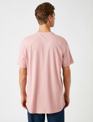 футболка Материал: %100 Хлопок Параметры модели: рост: 189 cm, грудь: 97, талия: 78, бедра: 97 Надет размер: M