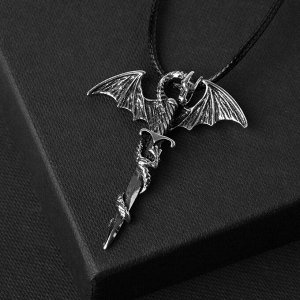 Кулон Кулон унисекс "Легенды" дракон с мечом, цвет чернёное серебро, 60 см