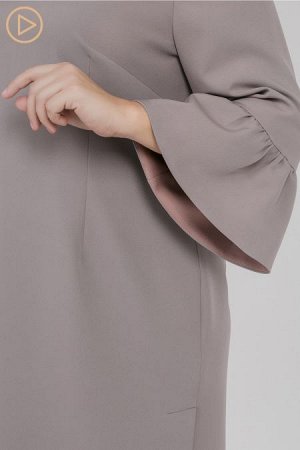 Платье Цвет:
серый
Состав:
60%ПЭ 35%Вискоза 5%Эластан
Длина изделия:
107 см
Размер модели:
54
Рост модели:
174 см
Нарядное платье полуприлегающего силуэта, из плательной ткани «Барби», длиной до линии