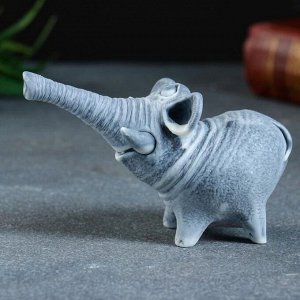 Сувенир "Слон трубит (авторский М. Бруй) 10х6см