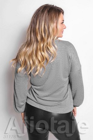 Серый пуловер с имитацией чокера