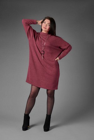 Платье Ткань: ангора
Цвет: Бордовый

Платье свободного силуэта на кокетке в цельнокройной стойкой. Рукав спущенный длинный. 
48 размер: спинка - 96 см, длина рукава - 74 см, ПОг - 61 см, ПОт - 61 см, 