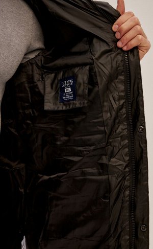 Куртка Новинка от Fine Joyce - удлиненная куртка с воротником-стойкой и съемным капюшоном. Застежка на двойную молнию под планкой на кнопках. Передние прорезные карманы на магнитных кнопках, внутренни