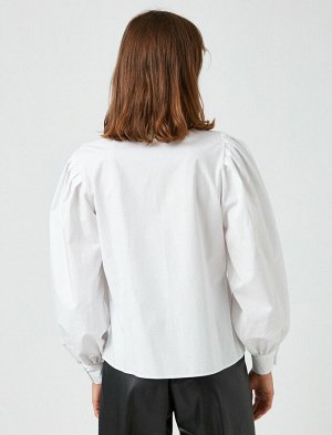 рубашка Материал: %100 ХлопокПараметры модели: рост: 177 cm, грудь: 80, талия: 56, бедра: 87 Надет размер: 36