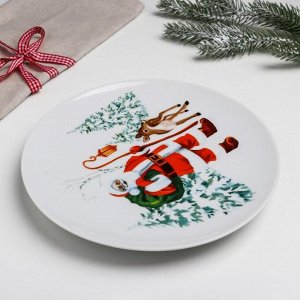 Плоская тарелка «Серия зимний лес, Дед Мороз, олень», 20 см