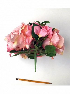 Букет роз на пластиковой основе 22см