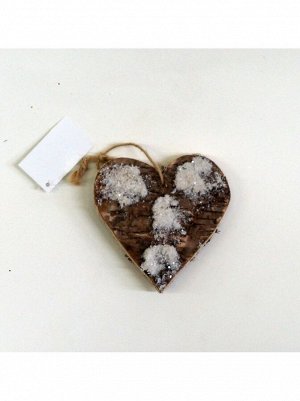 Сердце из коры заснеженное на подвесе 10 х10 см