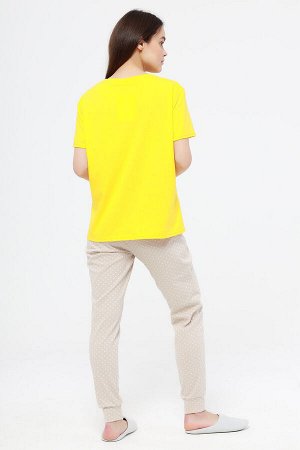 Комплект Ткань: Кулирка (100% хлопок)
 Цвет: Желтый
 Год: 2020
 Страна: Россия
Удобная пижама: футболка с коротким рукавом и брюки на резинке. 
42 размер: длина по спинке - 66 см, длина рукава - 19 см